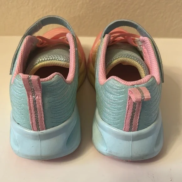 Girls Sketchers tennis shoes size 1. - Picture 6 of 9